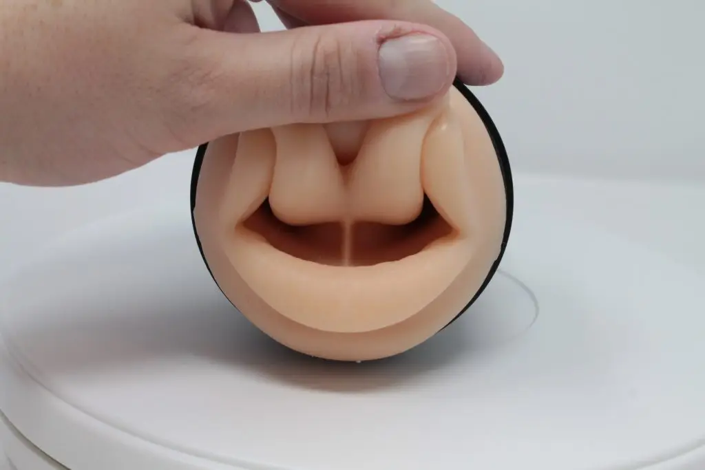 kiiroo-leigh-raven-under-tongue