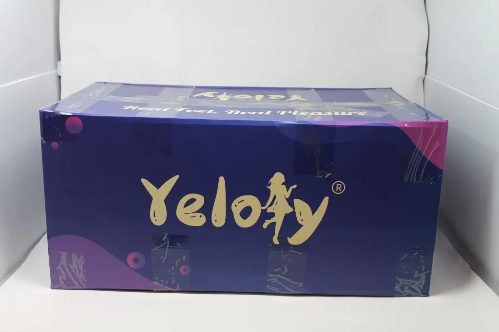 yeloly-marissa-unboxing-branded box-front