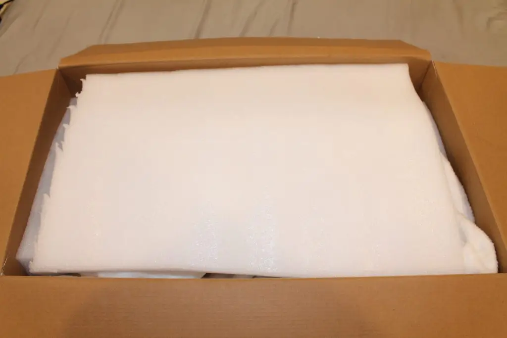 yeloly-marissa-unboxing-shipping box opened-white foam padding